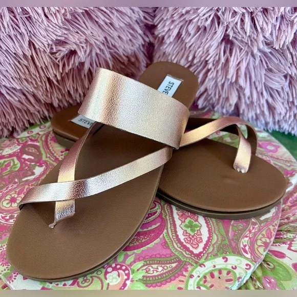 Steve Madden Stylish Rose Gold Metallic Sandals - Picture 4 of 7